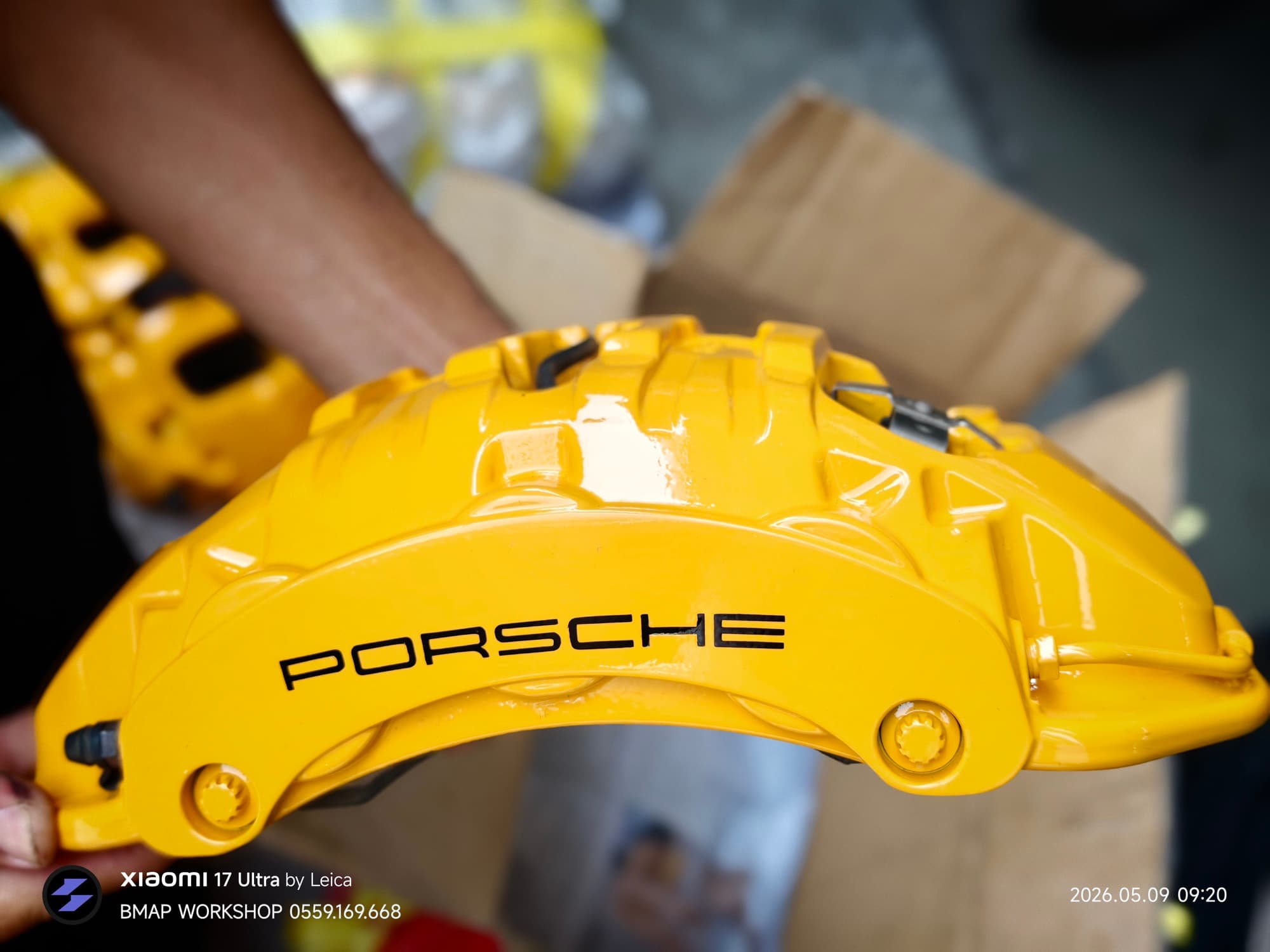 Cùm phanh Porsche màu vàng thay mới tại BMAP Workshop
