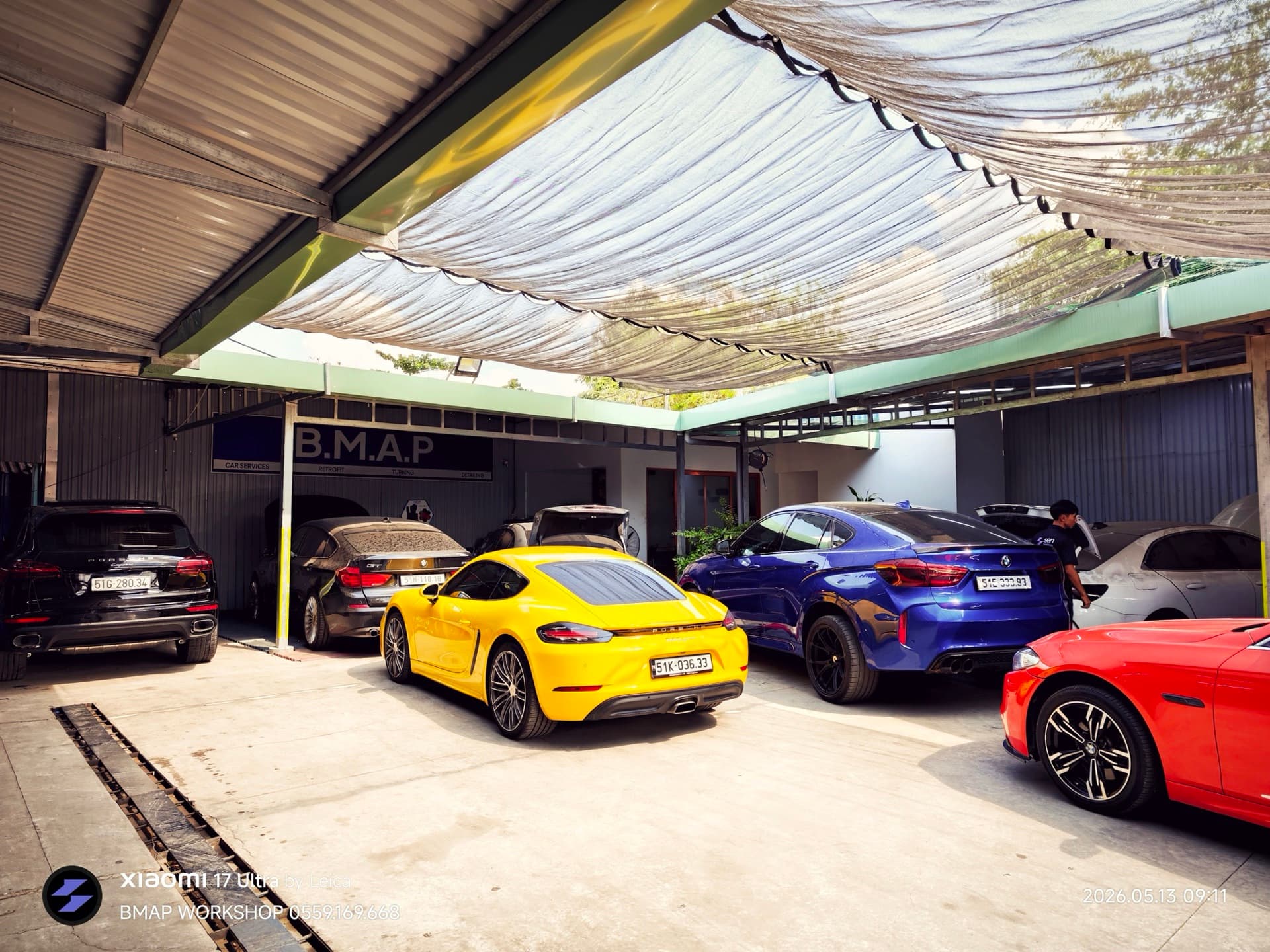 Porsche Cayman vàng cùng dàn xe thể thao Đức tại xưởng BMAP
